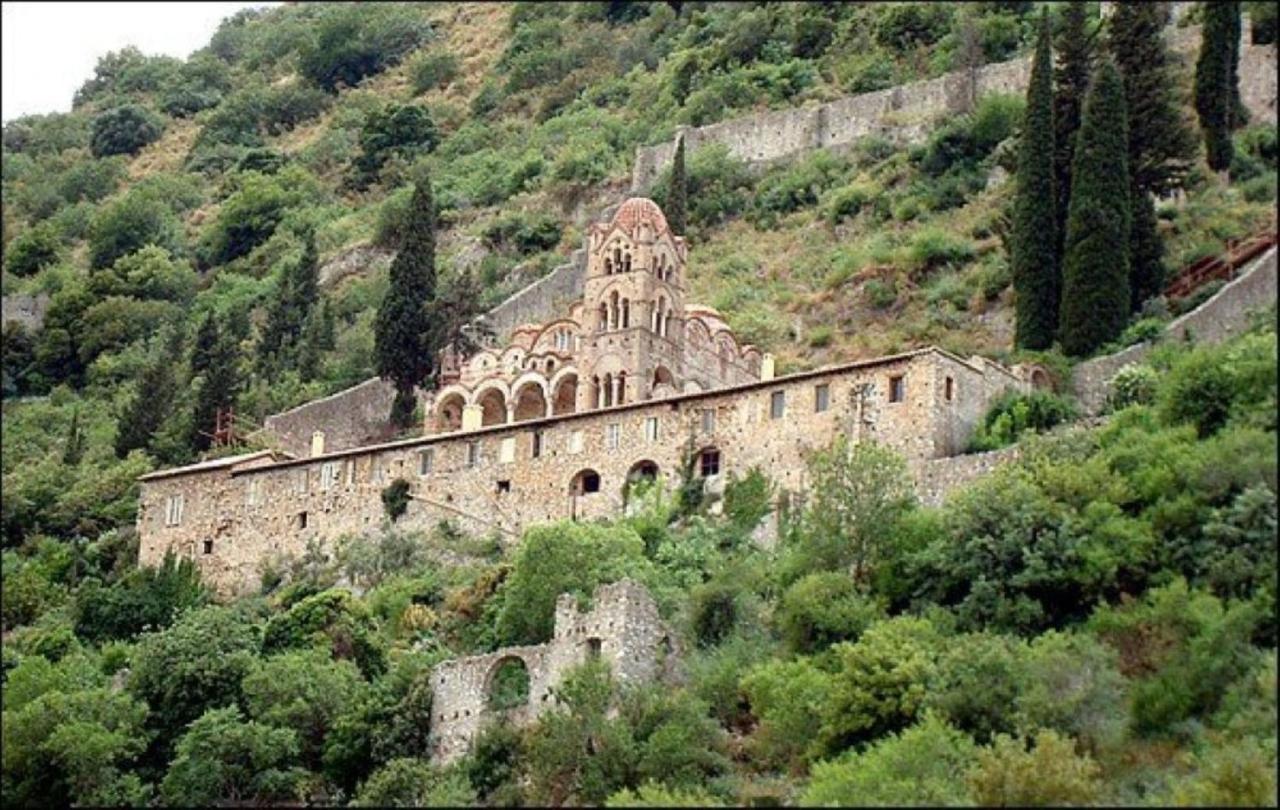 Olive And Orange Apartment Mystras Exterior photo